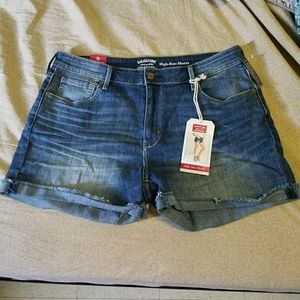 Nwt women's Shorts LEVIS